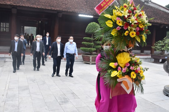 Phó Chủ tịch Thường trực Quốc hội Trần Thanh Mẫn dâng hương tại Khu di tích Kim Liên