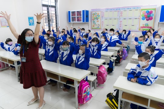 Học sinh TP. Vinh trong ngày đầu đi học trở lại