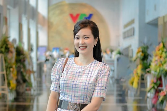 Nhan sắc xinh đẹp, lôi cuốn của người thay thế BTV Hoài Anh dẫn Thời sự VTV 