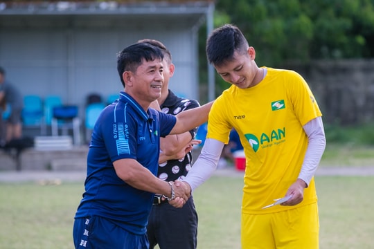 Cựu tuyển thủ Văn Sỹ Hùng chính thức chia tay SLNA