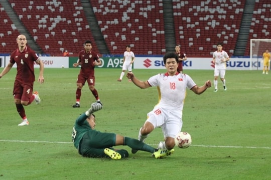 Đức Chinh chấn thương, nguy cơ lỡ trận Việt Nam vs Trung Quốc; HLV đầu tiên ở AFF Cup từ chức