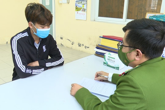 Đăng ảnh 'nóng' lên mạng, ép bạn gái nối lại tình cảm