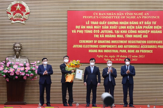 Tỉnh Nghệ An trao Giấy chứng nhận đăng ký đầu tư cho dự án có tổng mức đầu tư 200 triệu USD