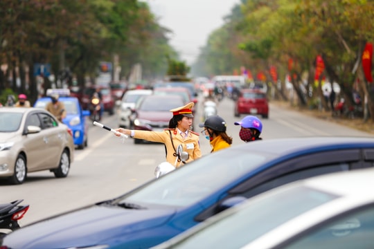 Công an TP. Vinh ra quân đợt cao điểm đảm bảo trật tự ATGT, trật tự đô thị