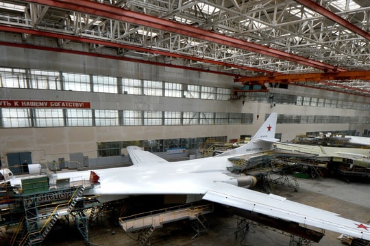 Nga sẽ cho máy bay ném bom ‘khủng nhất’ trên thế giới cất cánh