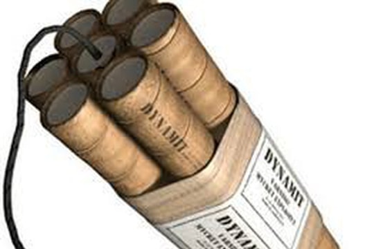 Chủ cửa hàng điện máy bị tống tiền bằng bọc mìn tự chế