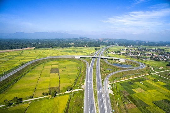 Thảo luận về chủ trương đầu tư hơn 700 km cao tốc Bắc - Nam phía Đông theo hình thức đầu tư công