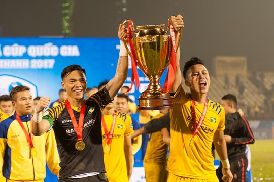 Những ngôi sao bóng đá xứ Nghệ ra đi để trở về!