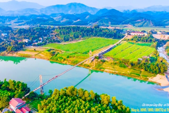 Hướng 'mở' của bản người Thái bên dòng sông Con