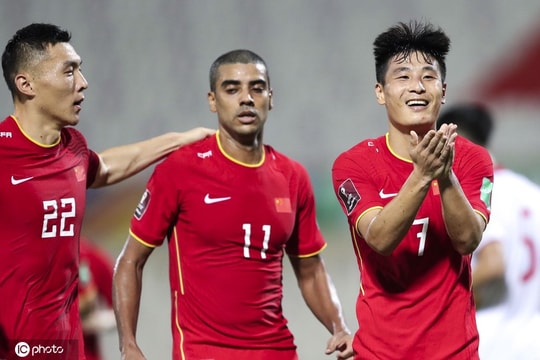 Tuyển Trung Quốc triệu tập 52 cầu thủ trước trận gặp Việt Nam; Man City 'đè bẹp' Swindon