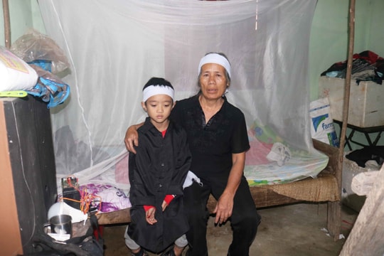 Mẹ qua đời vì đuối nước, bé trai 10 tuổi bơ vơ trong ngôi nhà tình nghĩa