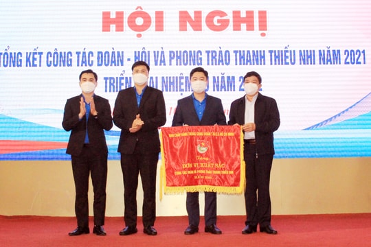 Tỉnh đoàn Nghệ An, Hội Liên hiệp thanh niên tỉnh nhận Cờ Thi đua đơn vị xuất sắc tiêu biểu