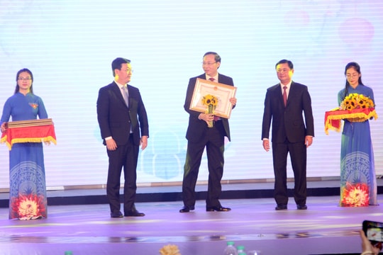 Ngân hàng TMCP Bắc Á và Tập đoàn TH ủng hộ 3 tỷ đồng cho Tết Vì người nghèo tỉnh Nghệ An