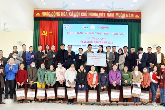 Hội Doanh nhân trẻ Nghệ An trao quà Tết cho người nghèo ở Quỳ Hợp
