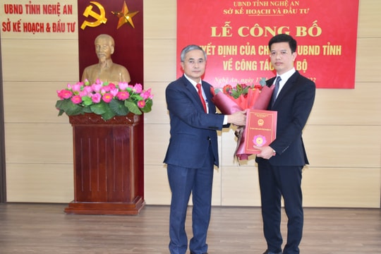 Trao Quyết định bổ nhiệm Phó Giám đốc Sở Kế hoạch và Đầu tư Nghệ An