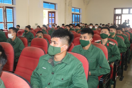 Nghệ An tổ chức tọa đàm, giới thiệu việc làm cho binh sĩ sắp xuất ngũ