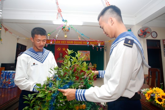 Kết thúc hải trình tặng quà Tết cho quân dân Trường Sa