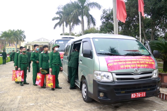 Bộ CHQS tỉnh Nghệ An tổ chức lễ tiễn quân nhân hoàn thành nghĩa vụ quân sự