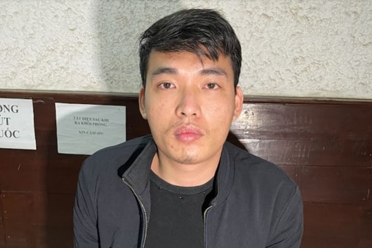 Bắt đối tượng cướp bông tai của bé 8 tuổi ở cổng trường