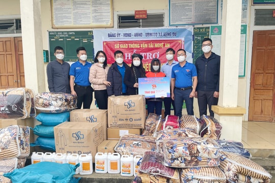 Sở Giao thông Vận tải Nghệ An tặng quà các xã nghèo huyện Kỳ Sơn