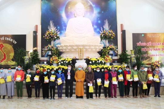 Chùa Viên Quang trao tặng quà Tết 'Xuân ấm tình người' cho các gia đình hoàn cảnh khó khăn