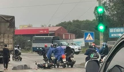 Va chạm giữa ô tô và xe máy điện, người phụ nữ tử vong tại chỗ