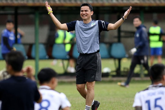  Kiatisuk và cái duyên với bóng đá Việt