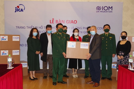 BĐBP Nghệ An tiếp nhận trang thiết bị ứng phó, phòng ngừa dịch Covid-19 tại cửa khẩu và biên giới