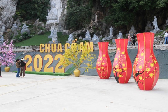 Các chùa ở Nghệ An trang hoàng rực rỡ đón Tết cổ truyền