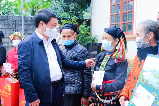 Bộ trưởng, Chủ nhiệm Ủy ban Dân tộc tặng quà Tết đồng bào dân tộc thiểu số huyện Nghĩa Đàn