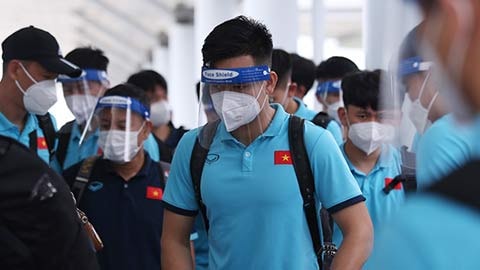 ĐT Việt Nam phải khai báo khi sang Australia nếu mang mì tôm; HLV Park loại Trọng Long giữ Hoàng Đức