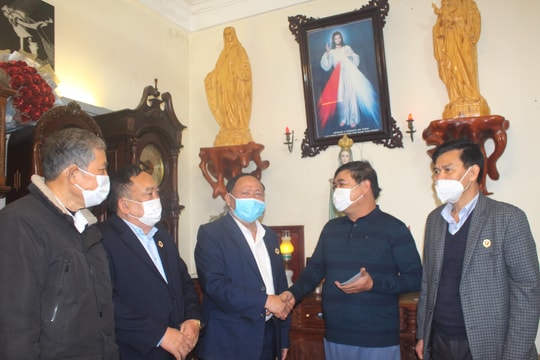 Hội CCB tỉnh thăm hỏi, hỗ trợ các gia đình thuyền viên gặp nạn trên biển ở Quỳnh Lưu