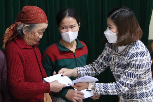 Công ty CP WHA Industrial Zone Nghệ An tặng 300 suất quà cho người nghèo ở Nghi Lộc