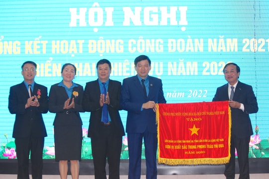 Liên đoàn Lao động tỉnh được tặng Cờ thi đua của Chính phủ