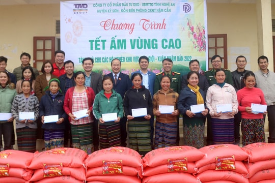 Công ty Cổ phần DKD tặng hơn 300 suất quà Tết cho cán bộ, chiến sỹ và người dân Kỳ Sơn