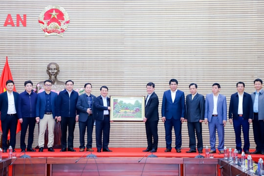 Đoàn công tác của Ủy ban Dân tộc làm việc với UBND tỉnh Nghệ An