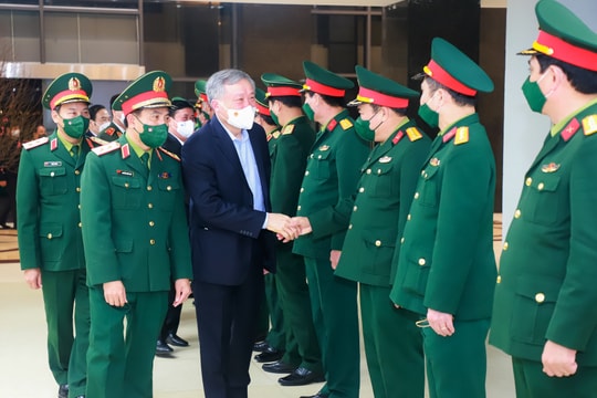 Chánh án Tòa án nhân dân tối cao Nguyễn Hòa Bình thăm, chúc Tết Bộ Tư lệnh Quân khu 4