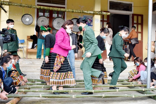 Bộ CHQS tỉnh tổ chức chương trình 'Tết ấm miền Tây xứ Nghệ'