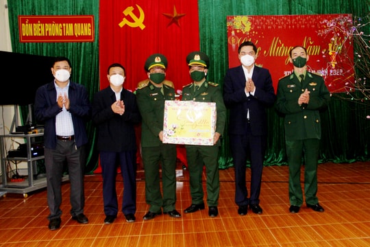 Phó Chủ tịch UBND tỉnh Hoàng Nghĩa Hiếu thăm, chúc Tết tại huyện Tương Dương