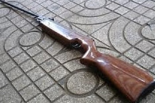 Bé gái 4 tuổi ở Nghệ An tử vong nghi do súng cướp cò