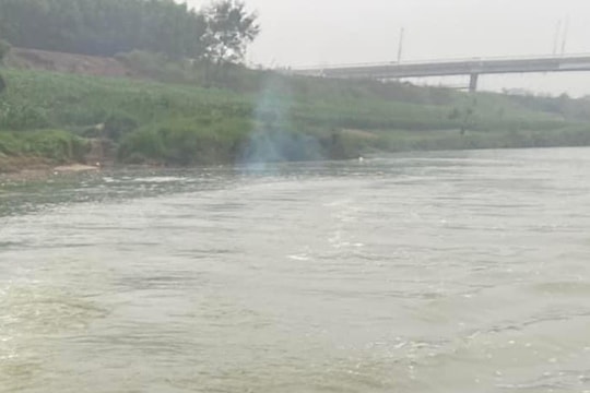 Tìm kiếm nam thanh niên nghi nhảy cầu tự vẫn 