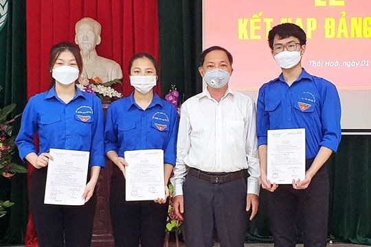 Nghệ An: Đôn đốc công tác kết nạp đảng viên 