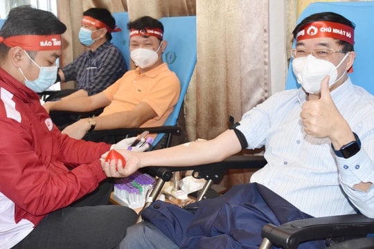 Nghệ An: 1.200 người tham gia Ngày hội hiến máu tình nguyện 'Chủ nhật đỏ lần thứ XIV'