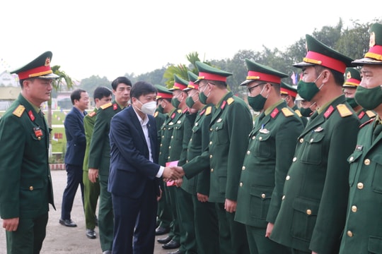 Phó Chủ tịch Thường trực UBND tỉnh Lê Hồng Vinh thăm, chúc Tết các đơn vị 