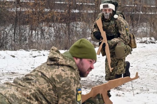 Thế 'chân kiềng' lung lay khiến châu Âu chia rẽ trước cuộc khủng hoảng Nga - Ukraine