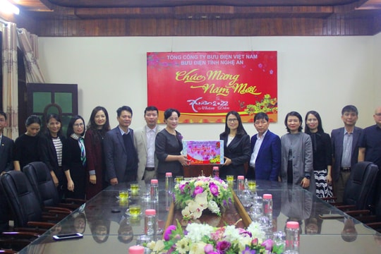 Đảng ủy Khối Doanh nghiệp Nghệ An thăm, tặng quà các đơn vị trực Tết