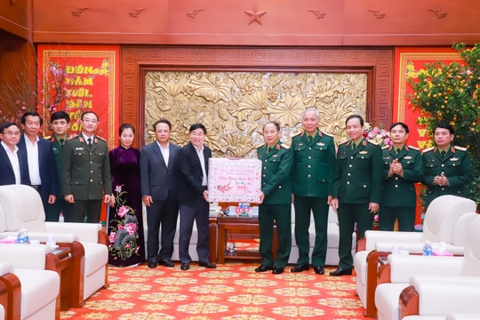 Lãnh đạo tỉnh Nghệ An thăm, chúc Tết Bộ Tư lệnh Quân khu 4