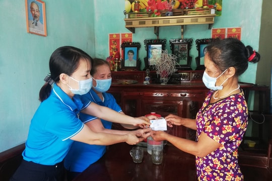 Cấp thẻ, gia hạn thẻ BHYT năm 2022:  Đảm bảo quyền lợi cho người tham gia BHYT