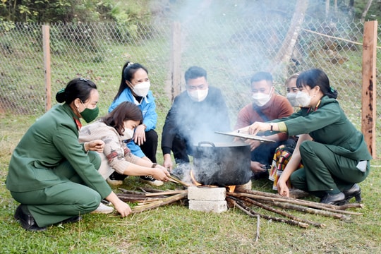 Những người lính 'gùi' Tết lên chốn non cao biên giới