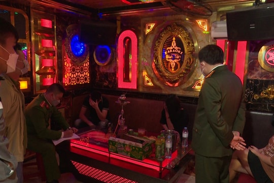 Từng bị xử phạt, quán karaoke vẫn mở cửa bất chấp lệnh cấm